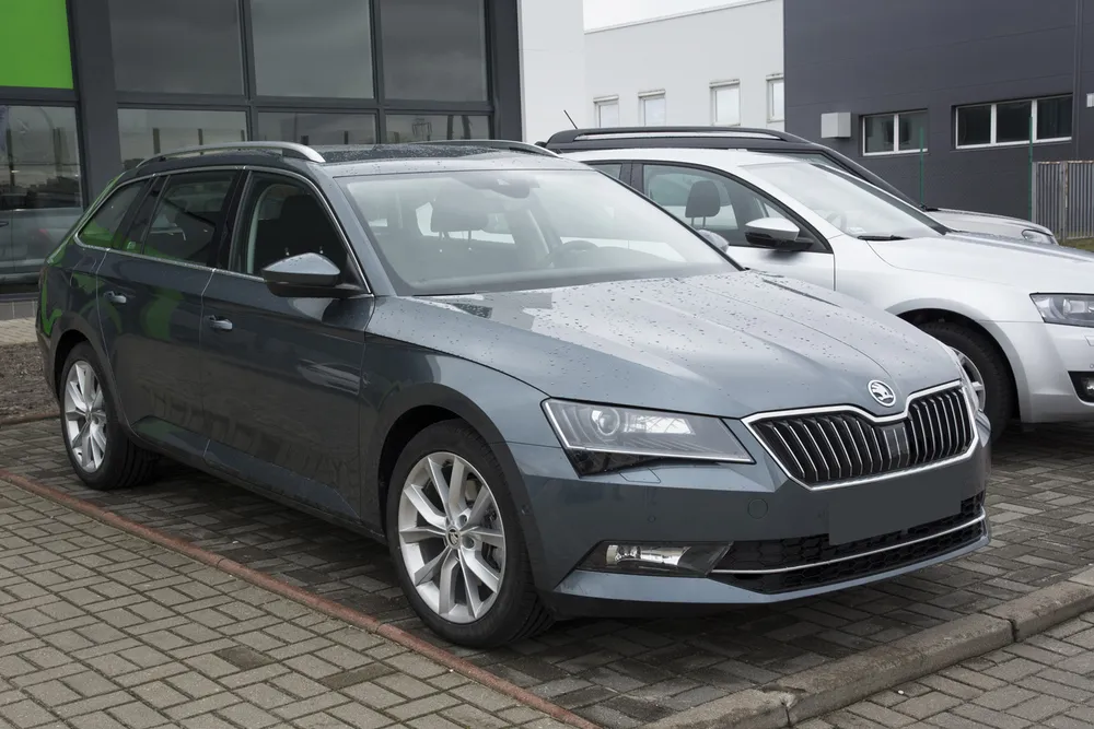 Galinio buferio apsauga SKODA SUPERB III combi 2015-2019, FL2019->2024 / SCOUT III 2019-> (sidabrinis satinas) AVISA 2/35228