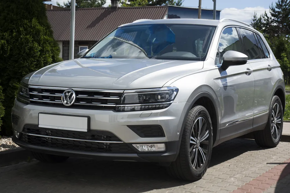 Galinio buferio apsauga VOLKSWAGEN TIGUAN II 2015-2020, FL2020-> /eHybrid 2020-2024 / VOLKSWAGEN TIGUAN II R-Line 2015-2020, 2021-2024 / VOLKSWAGEN TIGUAN II ALLSPACE 2017-2020, FL2020-2024 (sidabrinis satinas) AVISA 2/35459