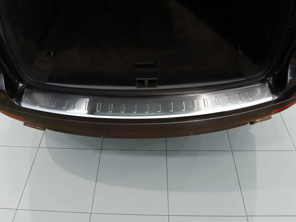 Galinio buferio apsauga VOLKSWAGEN TOUAREG I 2007-2010 (sidabrinis satinas) AVISA 2/35682