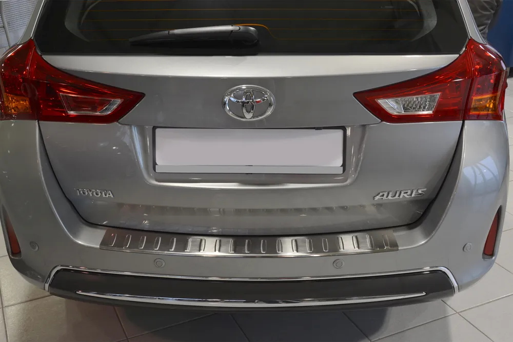 Rear bumper protector TOYOTA AURIS touring 5d 2013-2015 (silver satine) AVISA 2/35752