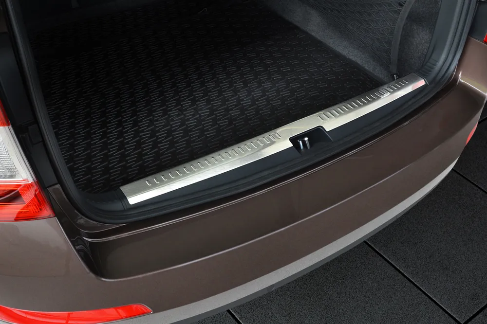 Rear bumper protector SKODA OCTAVIA III combi 2013-2016 / SKODA OCTAVIA III combi RS version 2013-2016, FL 2016-2019 / SKODA OCTAVIA III Scout 5d 2014-2020 (silver satine) AVISA 2/35778