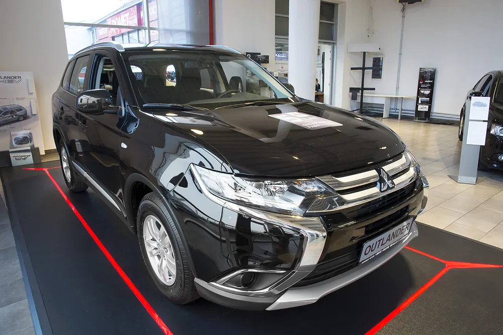 Rear bumper protector MITSUBISHI OUTLANDER III FL2015-2017, FL2017-2022 / MITSUBISHI OUTLANDER III PHEV FL2020-2022 (silver satine) AVISA 2/35796