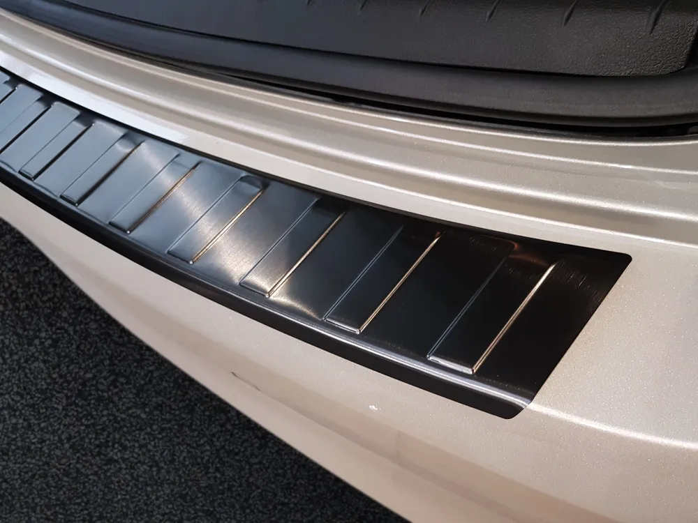 Rear bumper protector HYUNDAI ELANTRA VI limousine 2016->2018 (black) AVISA 2/45048