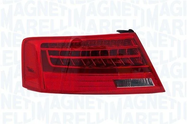 Montaža zadnje luči MAGNETI MARELLI 714021190803
