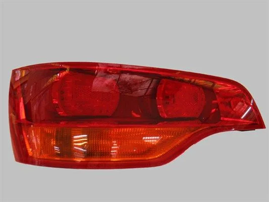 Montaža zadnje luči MAGNETI MARELLI 714027330802